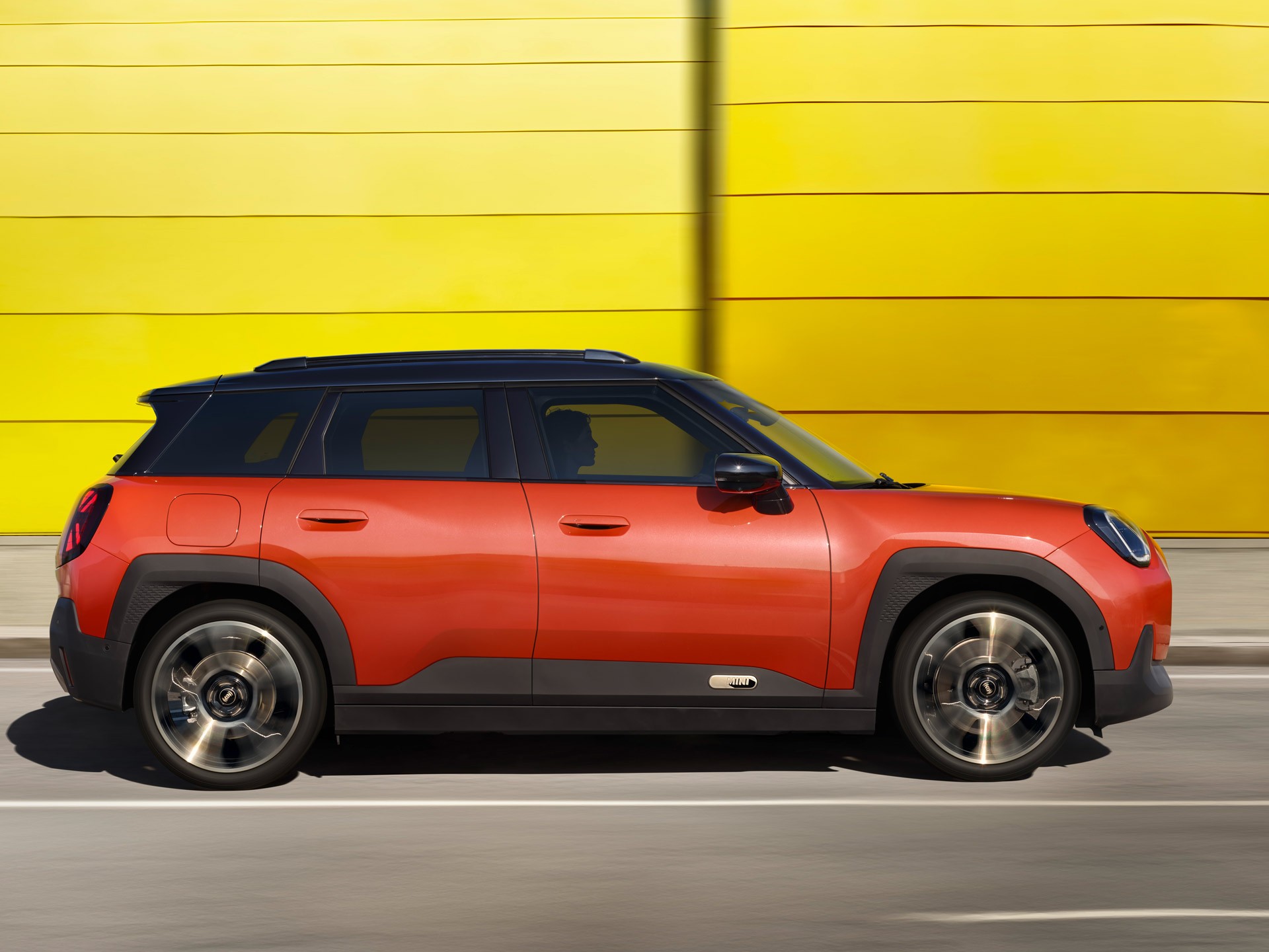 Alrafmagnaður MINI Aceman - akstursupplifun - bílastæðaaðstoð - umhverfissýn